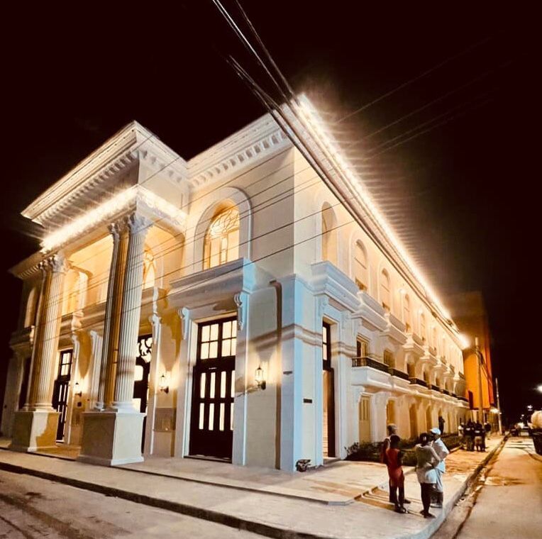 Renovada imagen del Teatro Principal de Ciego de Ávila